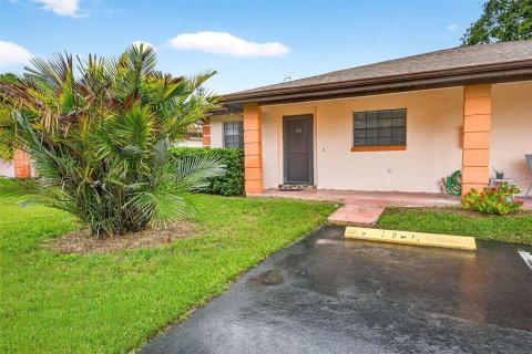 Condominio en alquiler en Largo, Florida, 3 dormitorios, 103.12 m2 № 1917889 - foto 1