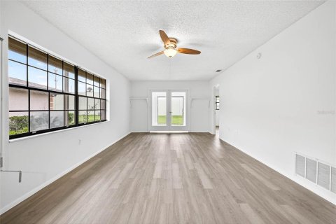 Condo in Largo, Florida, 3 bedrooms  № 1917889 - photo 5