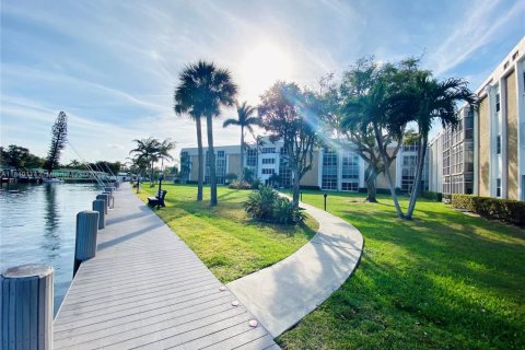 Condominio en venta en Oakland Park, Florida, 2 dormitorios, 78.97 m2 № 1957924 - foto 1