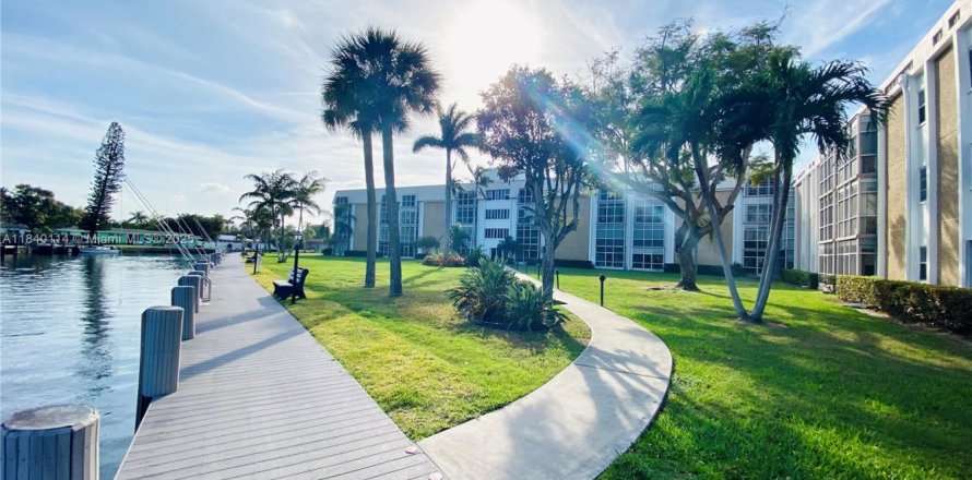 Condominio en Oakland Park, Florida, 2 dormitorios  № 1957924