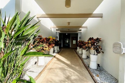 Condominio en venta en Oakland Park, Florida, 2 dormitorios, 78.97 m2 № 1957924 - foto 30