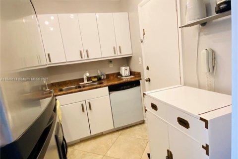 Condominio en venta en Oakland Park, Florida, 2 dormitorios, 78.97 m2 № 1957924 - foto 10