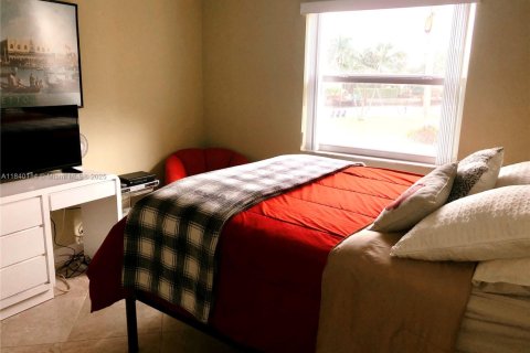 Condominio en venta en Oakland Park, Florida, 2 dormitorios, 78.97 m2 № 1957924 - foto 11