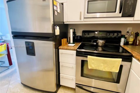 Condominio en venta en Oakland Park, Florida, 2 dormitorios, 78.97 m2 № 1957924 - foto 9