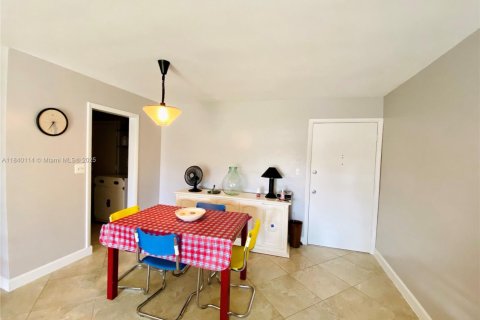 Condominio en venta en Oakland Park, Florida, 2 dormitorios, 78.97 m2 № 1957924 - foto 7