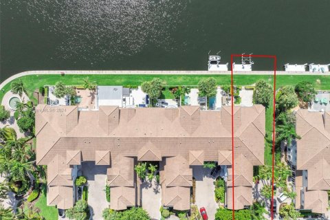 Townhouse in Aventura, Florida 5 bedrooms, 297.29 sq.m. № 2090464 - photo 22