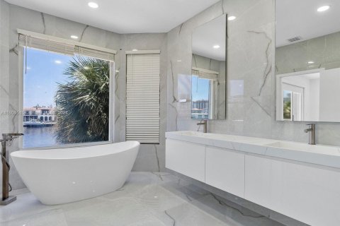 Townhouse in Aventura, Florida 5 bedrooms, 297.29 sq.m. № 2090464 - photo 29