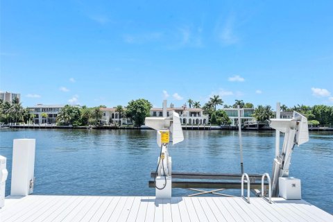 Townhouse in Aventura, Florida 5 bedrooms, 297.29 sq.m. № 2090464 - photo 18