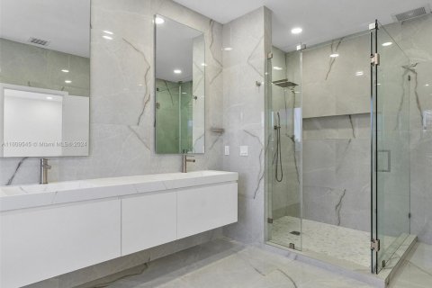 Townhouse in Aventura, Florida 5 bedrooms, 297.29 sq.m. № 2090464 - photo 28