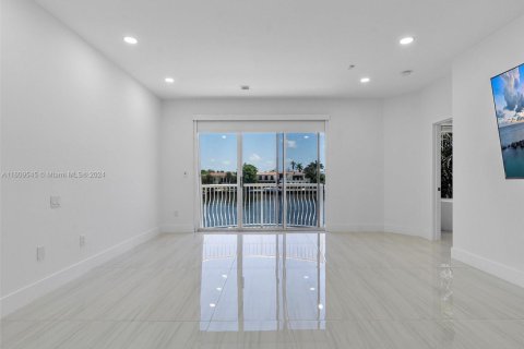 Townhouse in Aventura, Florida 5 bedrooms, 297.29 sq.m. № 2090464 - photo 25
