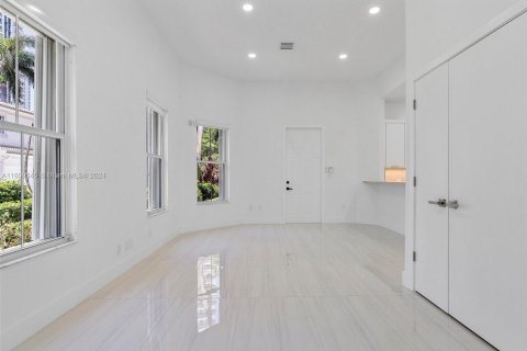 Townhouse in Aventura, Florida 5 bedrooms, 297.29 sq.m. № 2090464 - photo 9