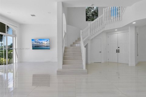 Townhouse in Aventura, Florida 5 bedrooms, 297.29 sq.m. № 2090464 - photo 13