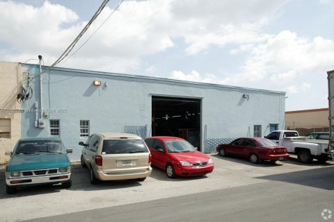 Immobilier commercial à vendre à Hialeah, Floride № 1929193 - photo 3