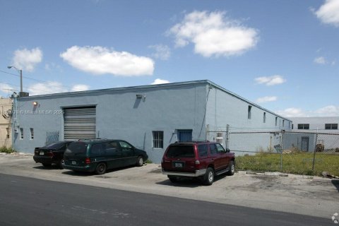 Immobilier commercial à vendre à Hialeah, Floride № 1929193 - photo 2