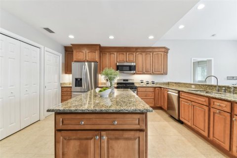 House in Saint Petersburg, Florida 4 bedrooms, 225.2 sq.m. № 1721181 - photo 8