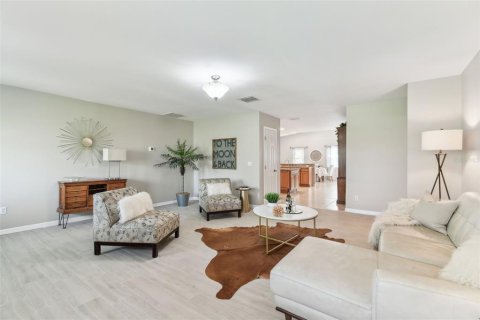 House in Saint Petersburg, Florida 4 bedrooms, 225.2 sq.m. № 1721181 - photo 6