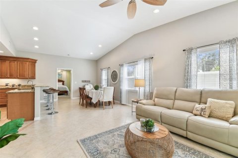 House in Saint Petersburg, Florida 4 bedrooms, 225.2 sq.m. № 1721181 - photo 20