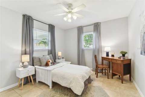 House in Saint Petersburg, Florida 4 bedrooms, 225.2 sq.m. № 1721181 - photo 26