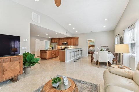 House in Saint Petersburg, Florida 4 bedrooms, 225.2 sq.m. № 1721181 - photo 12