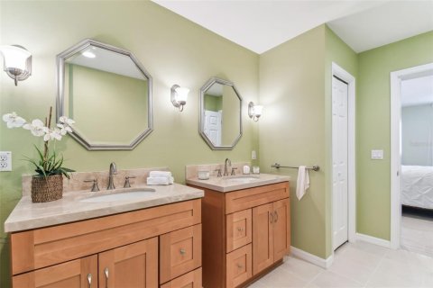 House in Saint Petersburg, Florida 4 bedrooms, 225.2 sq.m. № 1721181 - photo 19