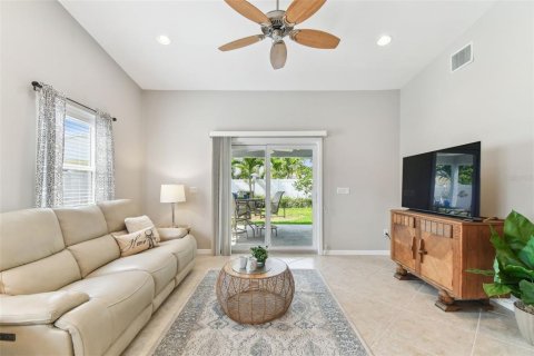 House in Saint Petersburg, Florida 4 bedrooms, 225.2 sq.m. № 1721181 - photo 21