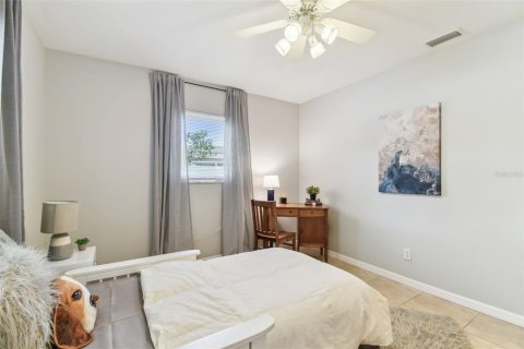 House in Saint Petersburg, Florida 4 bedrooms, 225.2 sq.m. № 1721181 - photo 27