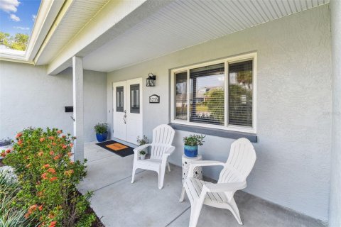 House in Saint Petersburg, Florida 4 bedrooms, 225.2 sq.m. № 1721181 - photo 3