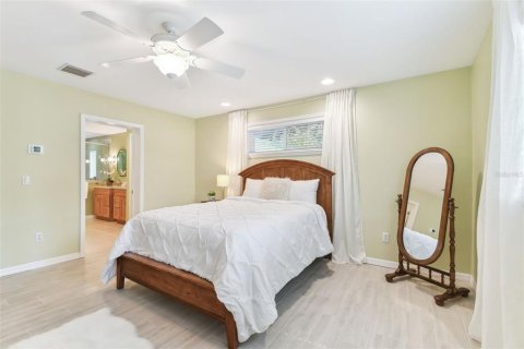 House in Saint Petersburg, Florida 4 bedrooms, 225.2 sq.m. № 1721181 - photo 16