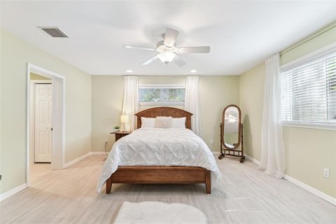 House in Saint Petersburg, Florida 4 bedrooms, 225.2 sq.m. № 1721181 - photo 15