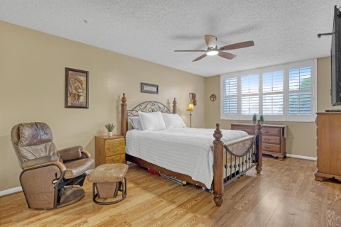 Condo in Hypoluxo, Florida, 2 bedrooms № 2153872 - photo 13