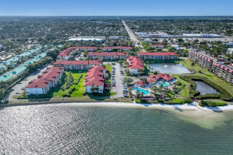 Condo in Hypoluxo, Florida, 2 bedrooms № 2153872 - photo 23