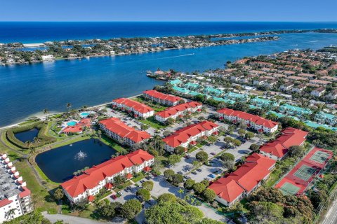 Condo in Hypoluxo, Florida, 2 bedrooms № 2153872 - photo 22