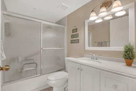 Condo in Hypoluxo, Florida, 2 bedrooms № 2153872 - photo 17