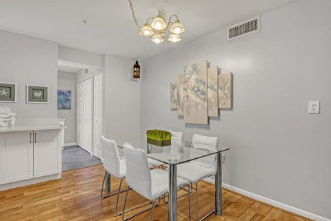 Condo in Hypoluxo, Florida, 2 bedrooms № 2153872 - photo 10