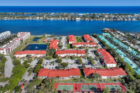 Condo in Hypoluxo, Florida, 2 bedrooms № 2153872