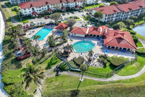 Condo in Hypoluxo, Florida, 2 bedrooms № 2153872 - photo 2