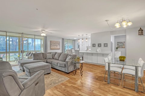 Condo in Hypoluxo, Florida, 2 bedrooms № 2153872 - photo 8