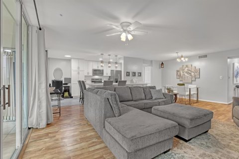 Condo in Hypoluxo, Florida, 2 bedrooms № 2153872 - photo 7