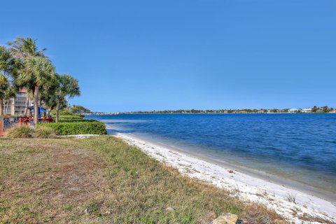 Condo in Hypoluxo, Florida, 2 bedrooms № 2153872 - photo 24