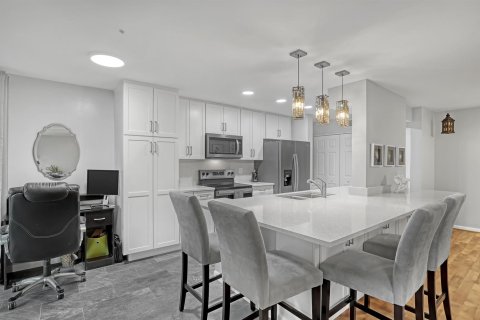 Condo in Hypoluxo, Florida, 2 bedrooms № 2153872 - photo 3