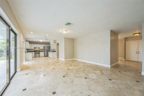 House in Coral Springs, Florida 3 bedrooms, 189.15 sq.m. № 1802475 - photo 21
