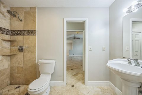 House in Coral Springs, Florida 3 bedrooms, 189.15 sq.m. № 1802475 - photo 9