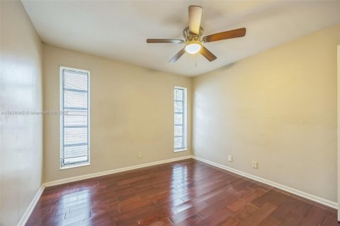House in Coral Springs, Florida 3 bedrooms, 189.15 sq.m. № 1802475 - photo 13