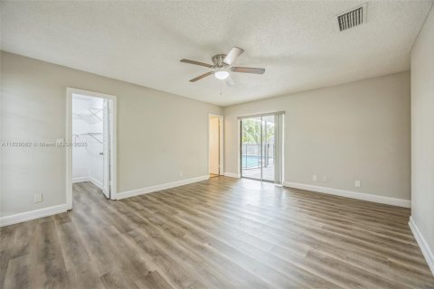 House in Coral Springs, Florida 3 bedrooms, 189.15 sq.m. № 1802475 - photo 16