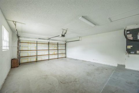 House in Coral Springs, Florida 3 bedrooms, 189.15 sq.m. № 1802475 - photo 25