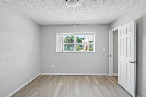 Commercial property in Fort Myers, Florida 5 bedrooms, 135.27 sq.m. № 2222272 - photo 21