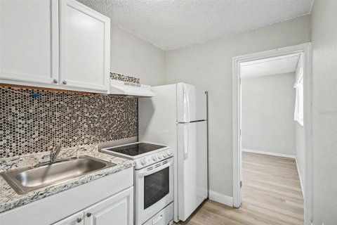 Commercial property in Fort Myers, Florida 5 bedrooms, 135.27 sq.m. № 2222272 - photo 9