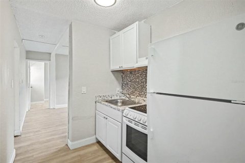 Commercial property in Fort Myers, Florida 5 bedrooms, 135.27 sq.m. № 2222272 - photo 10