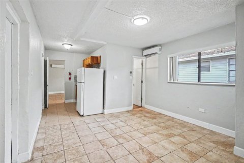 Commercial property in Fort Myers, Florida 5 bedrooms, 135.27 sq.m. № 2222272 - photo 3