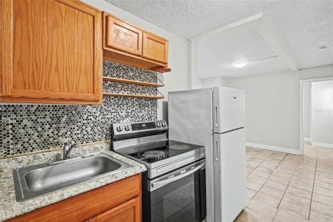 Commercial property in Fort Myers, Florida 5 bedrooms, 135.27 sq.m. № 2222272 - photo 17